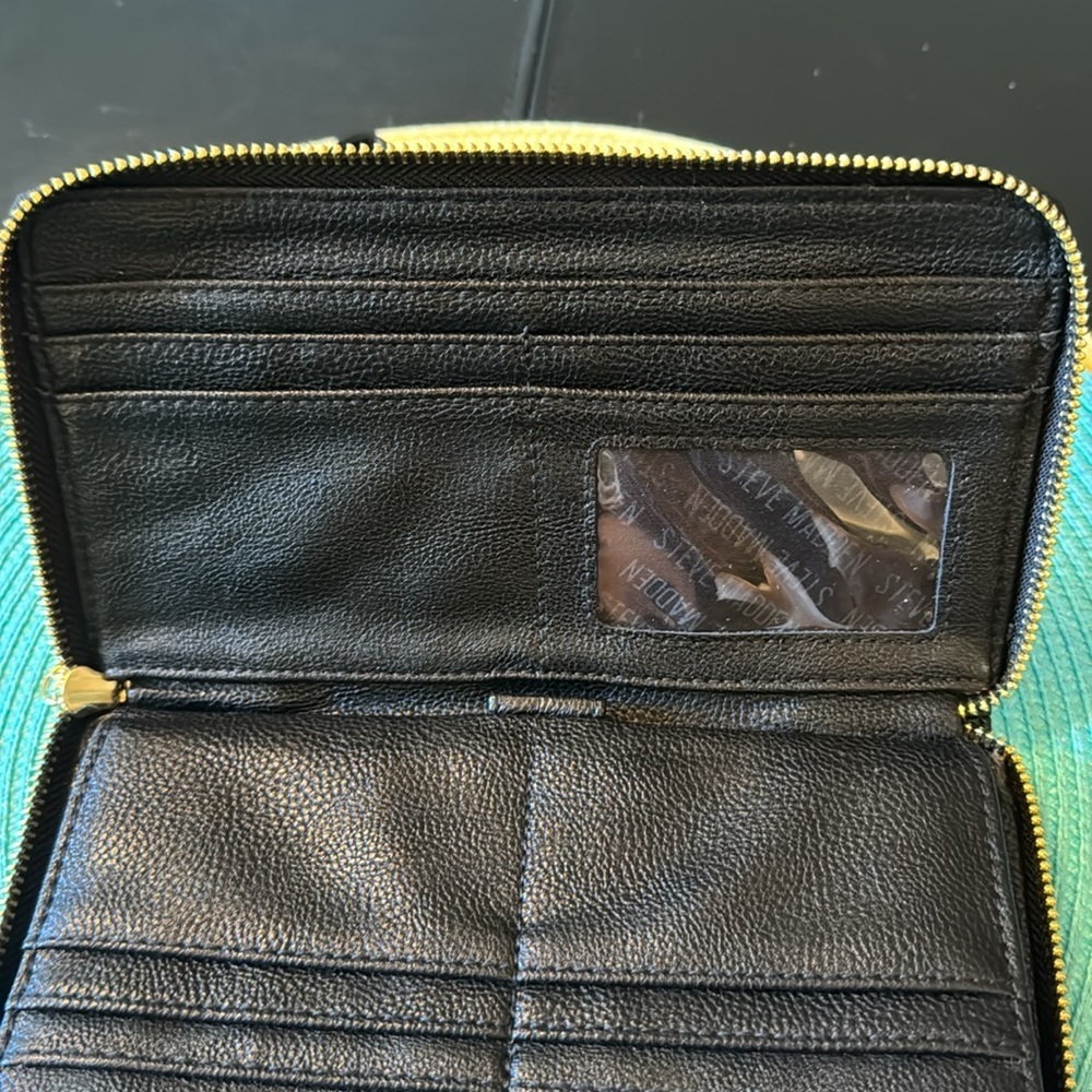 NWOT Gorgeous Steve Madden BZIPPY Black /Gold Zip All Around Wallet Wristlet - Picture 5 of 5